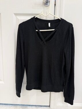 Women’s Z Supply Black V-Neck Long Sleeve Top with Front Strap Detail. Size xs